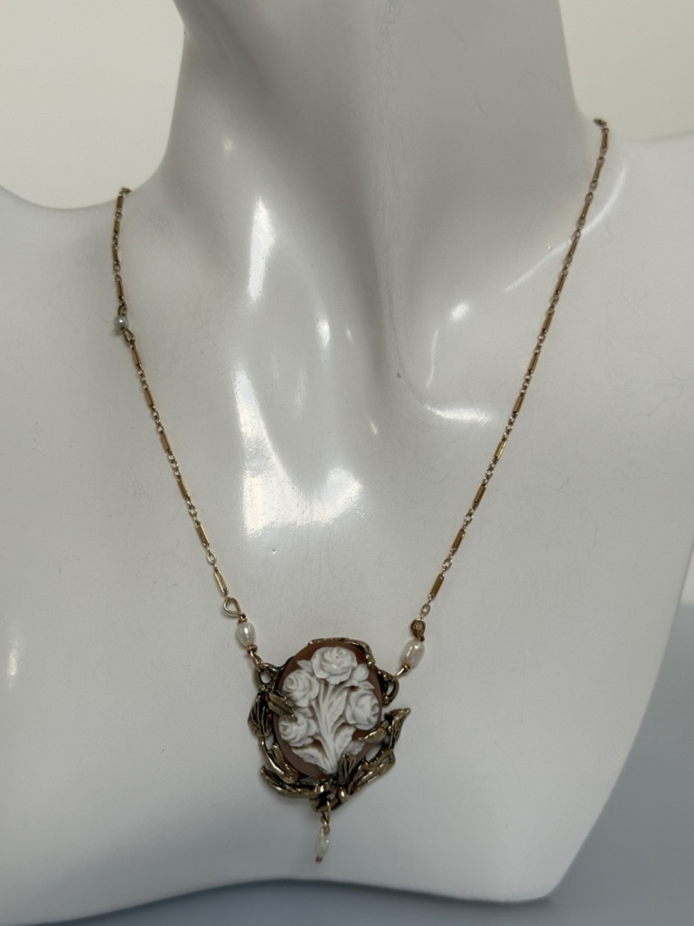 Estate 14k real solid Gold chain Necklace with White Carved Rose Cameo real Peal
